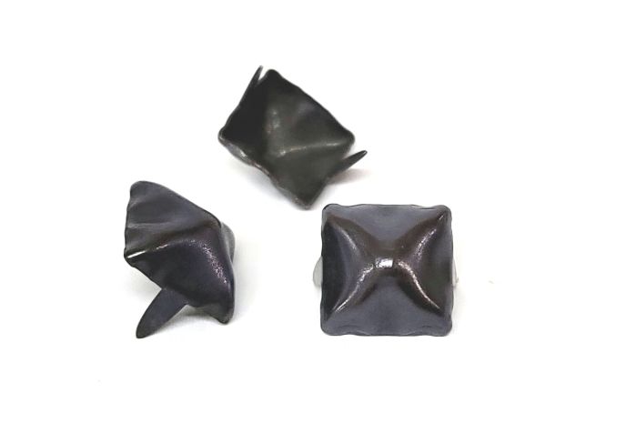stud - Pyramid Large 5/8" Gunmetal - bag of 100