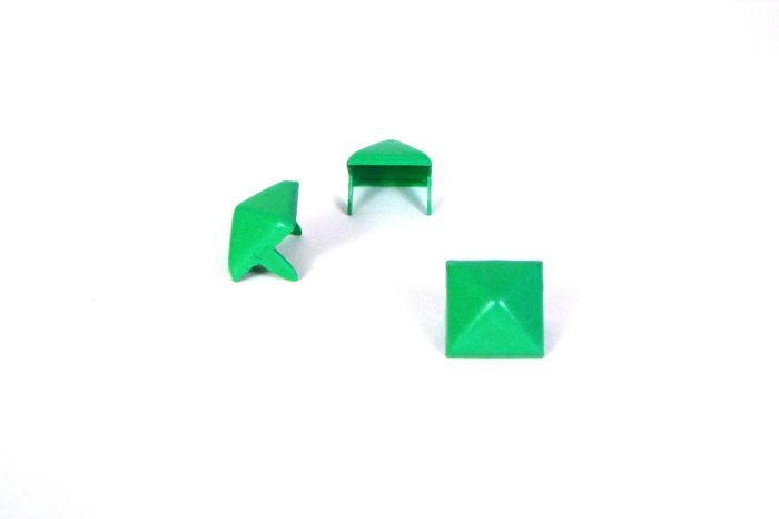 Green Pyramid Size13 Studs - single