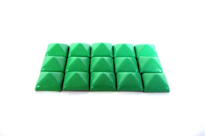Green Pyramid Size13 Studs - Bag of 1000