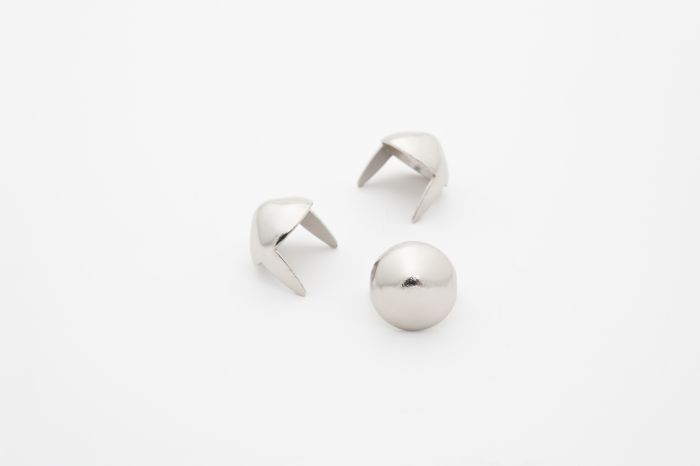 stud cone small silver product hero