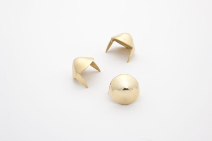 stud cone medium golden product hero
