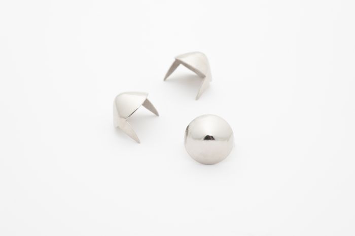 stud cone medium silver product hero