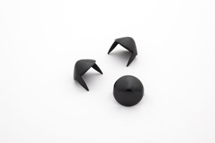 stud cone medium black product hero