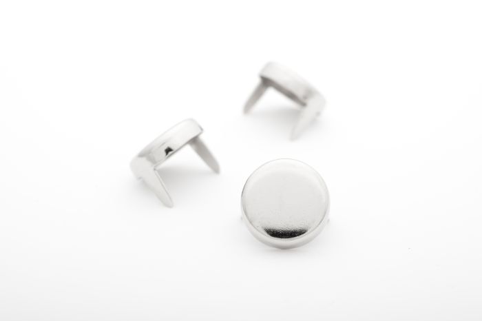 stud medium flat circle silver product hero