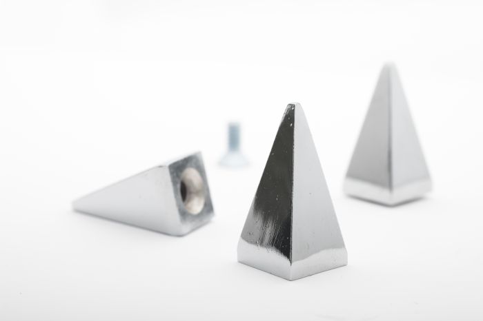 spike 4-Side Pyramid Size 26 Silver Chrome product hero