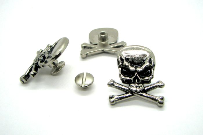 badge pirate skull and crossbones
